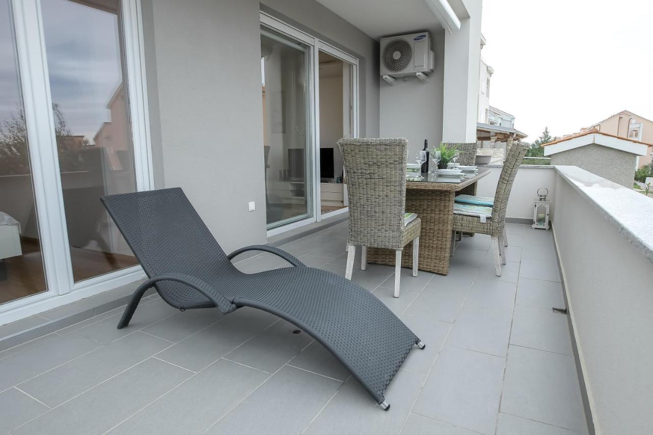 Apartments Tomana Новаля Екстер'єр фото