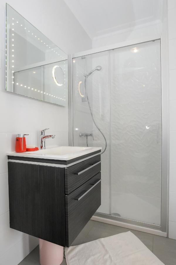 Apartments Tomana Новаля Екстер'єр фото