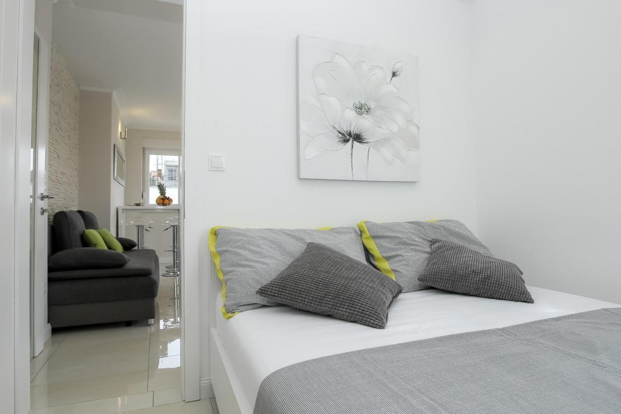 Apartments Tomana Новаля Екстер'єр фото