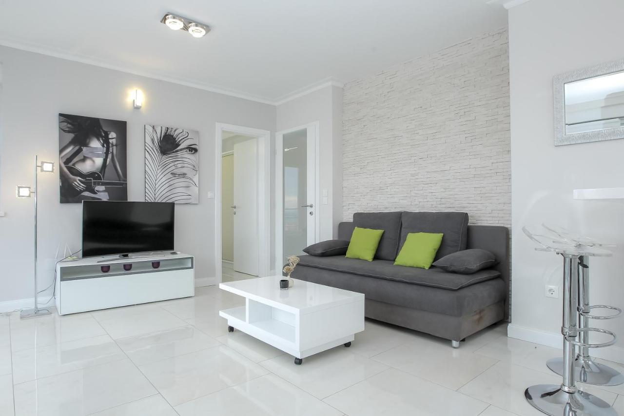 Apartments Tomana Новаля Екстер'єр фото