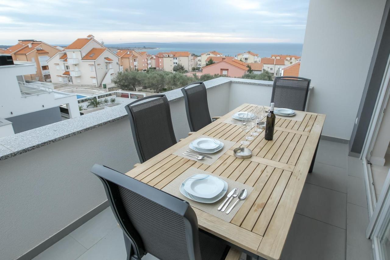 Apartments Tomana Новаля Екстер'єр фото