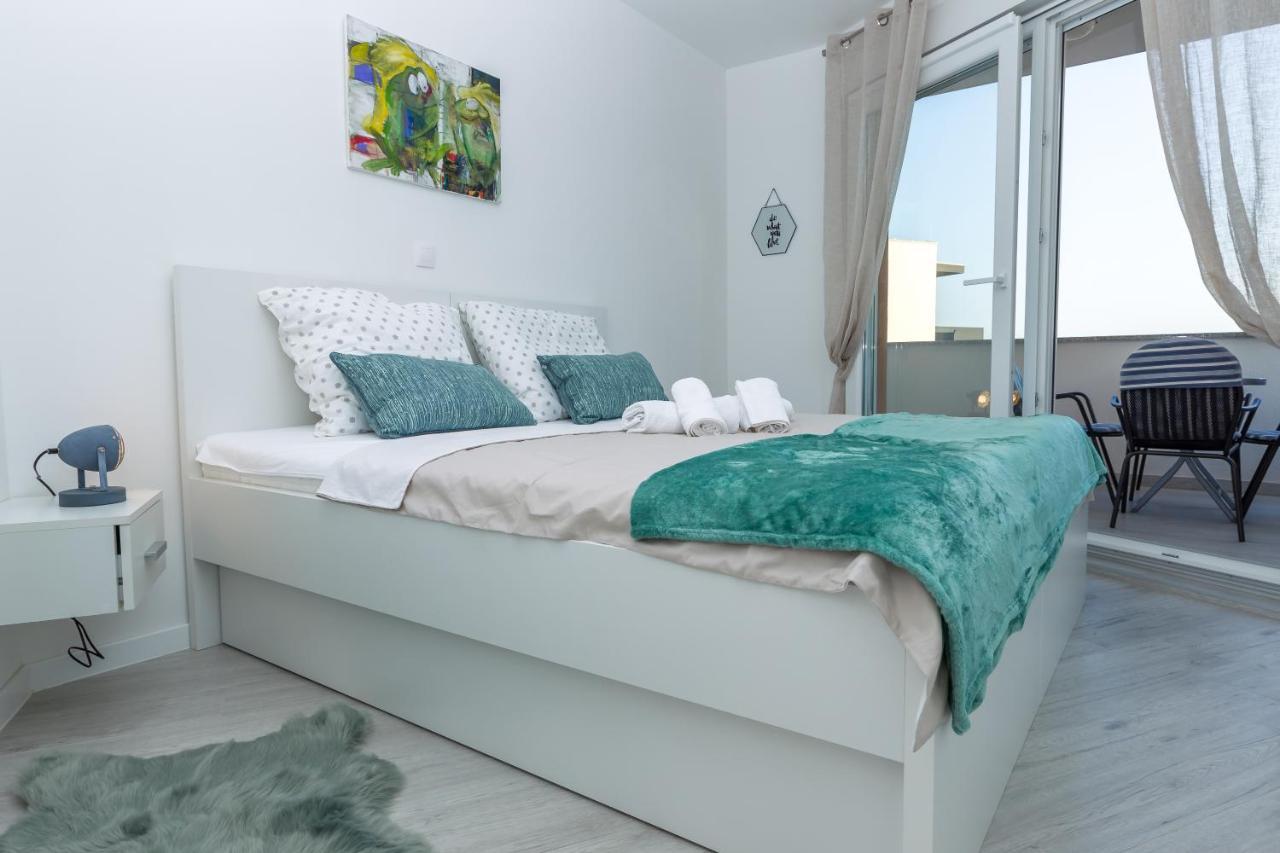 Apartments Tomana Новаля Екстер'єр фото