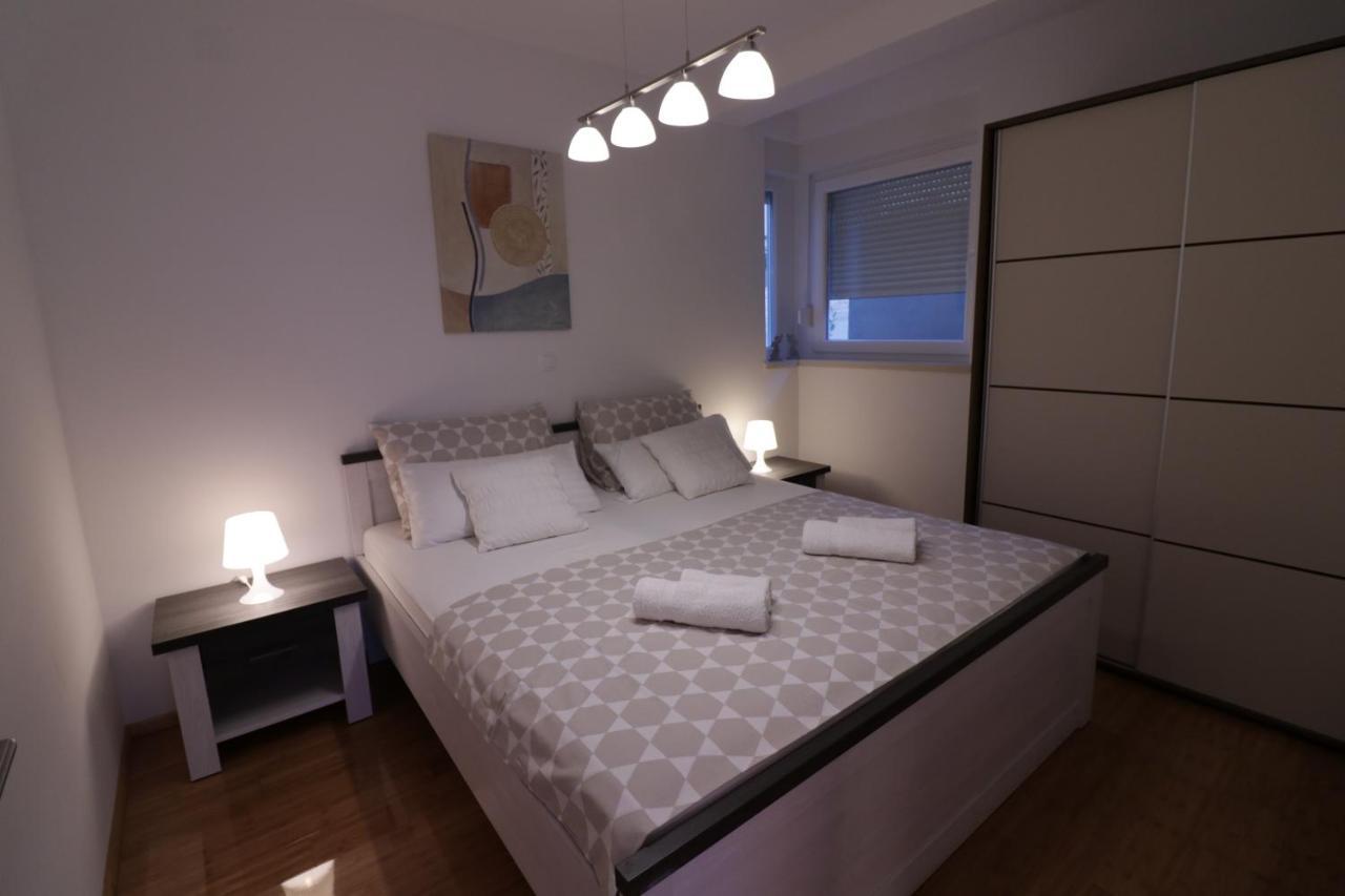 Apartments Tomana Новаля Екстер'єр фото