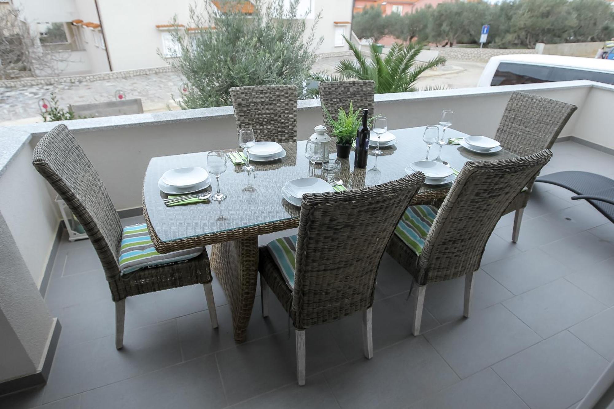 Apartments Tomana Новаля Екстер'єр фото